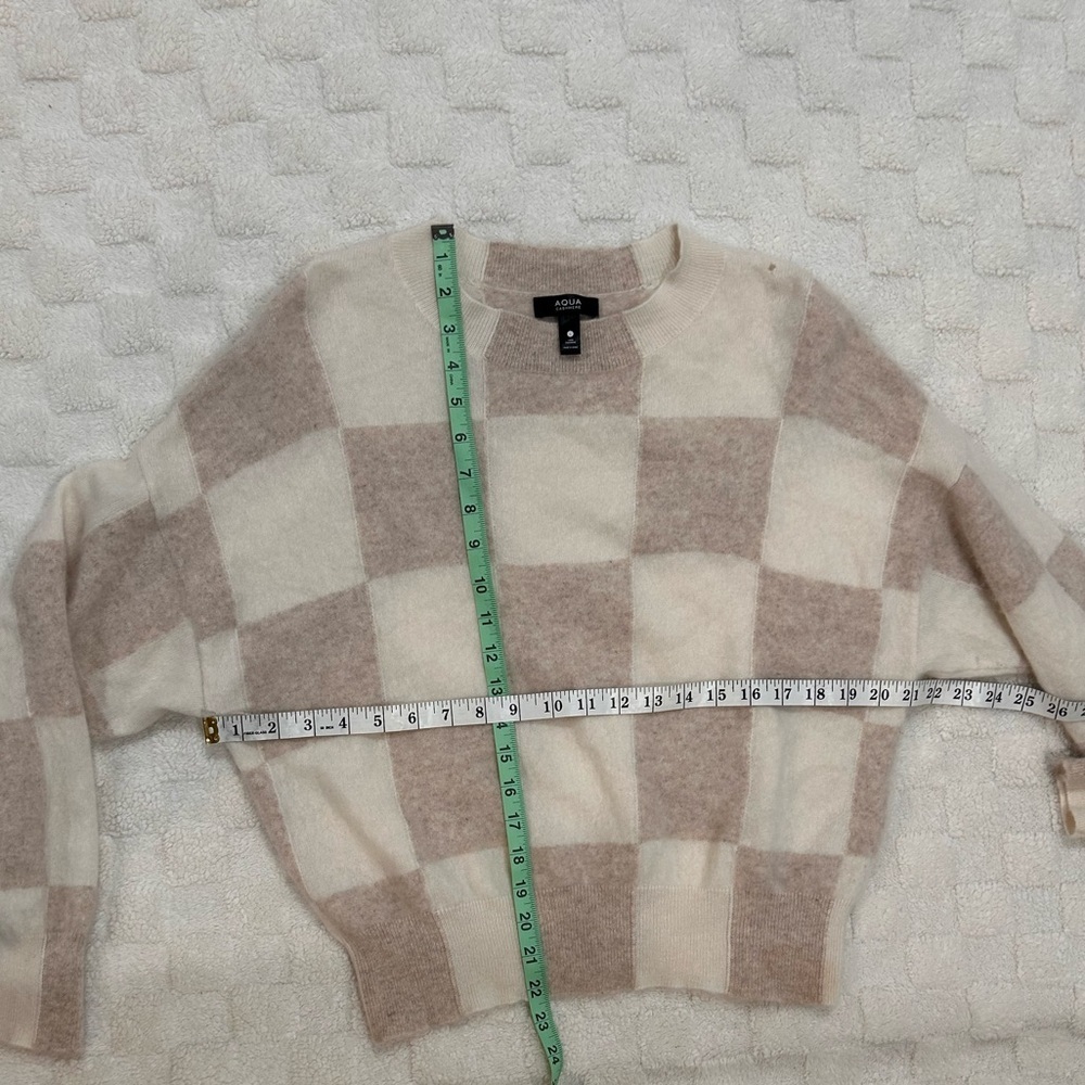 AQUA
CASHMERE  Neutral Checkered Crew Neck Sweater - Picture 4 of 9